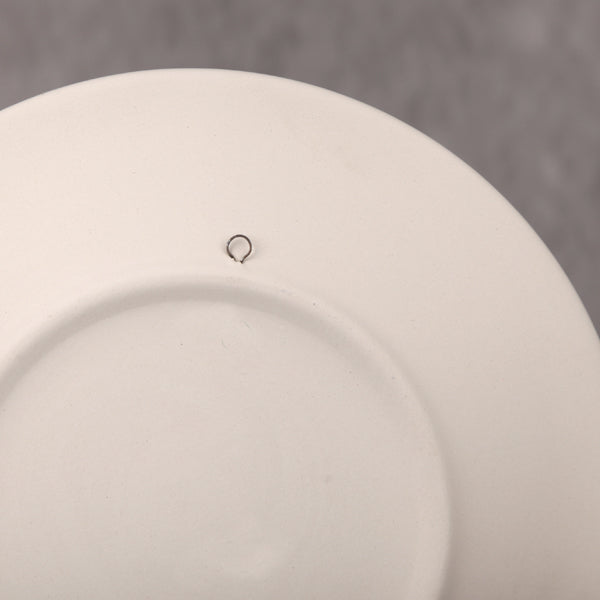 Side Rimmed Plate With Hanging Loop, 20cm